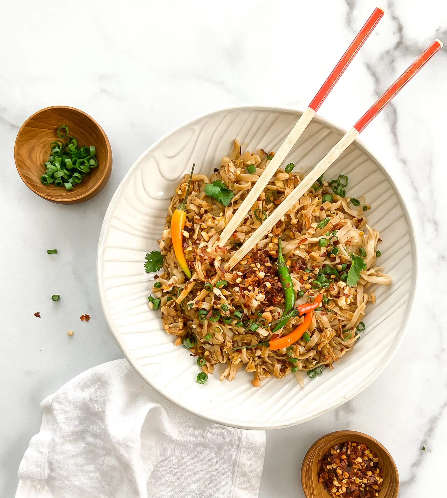 pad thai- Easy Pad Thai Noodles Pad thai noodles with chicken and peanuts — Sugar Face Bakes