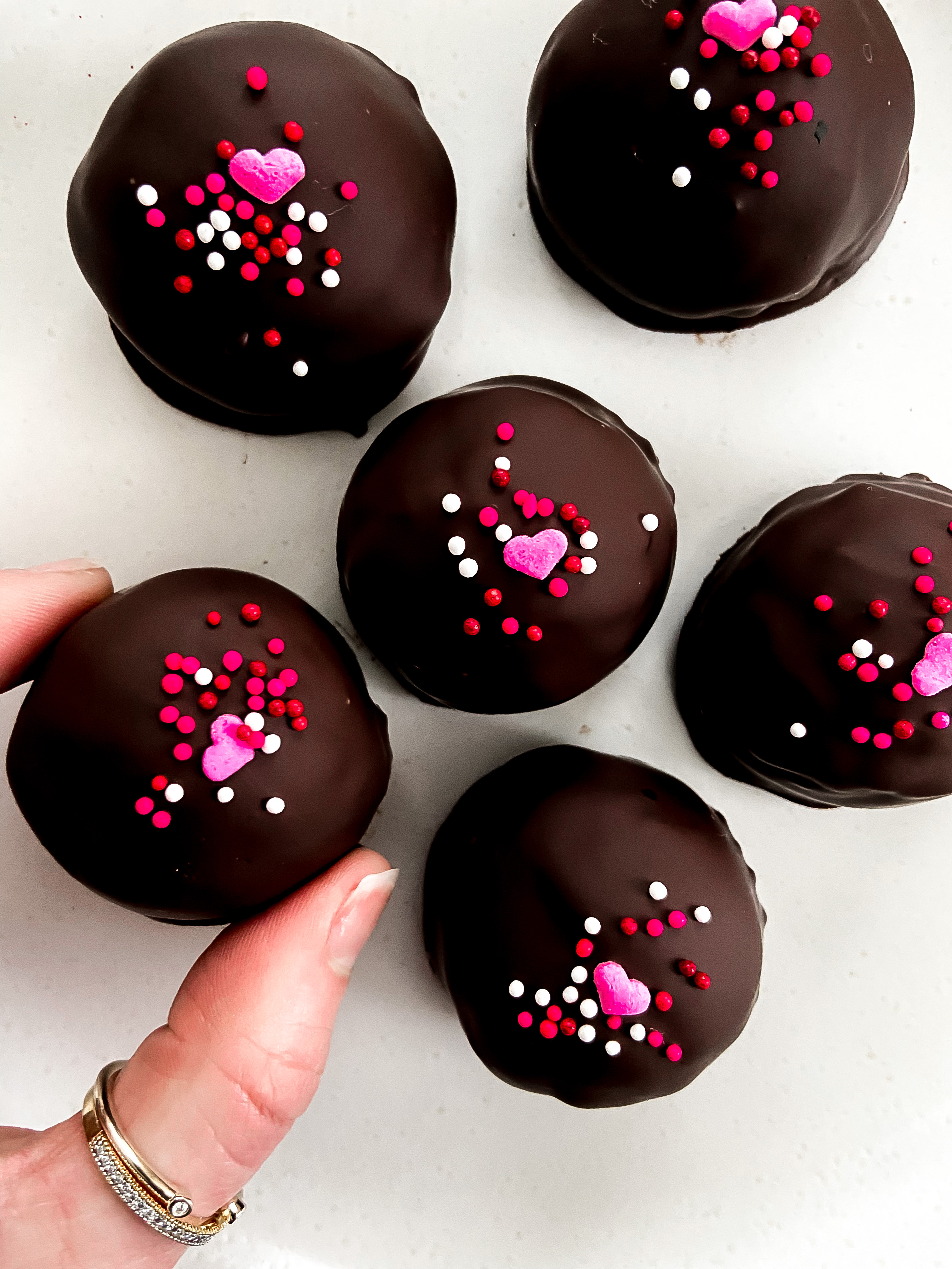 Chocolate cake pops with sprinkles — Sugar Face Bakes