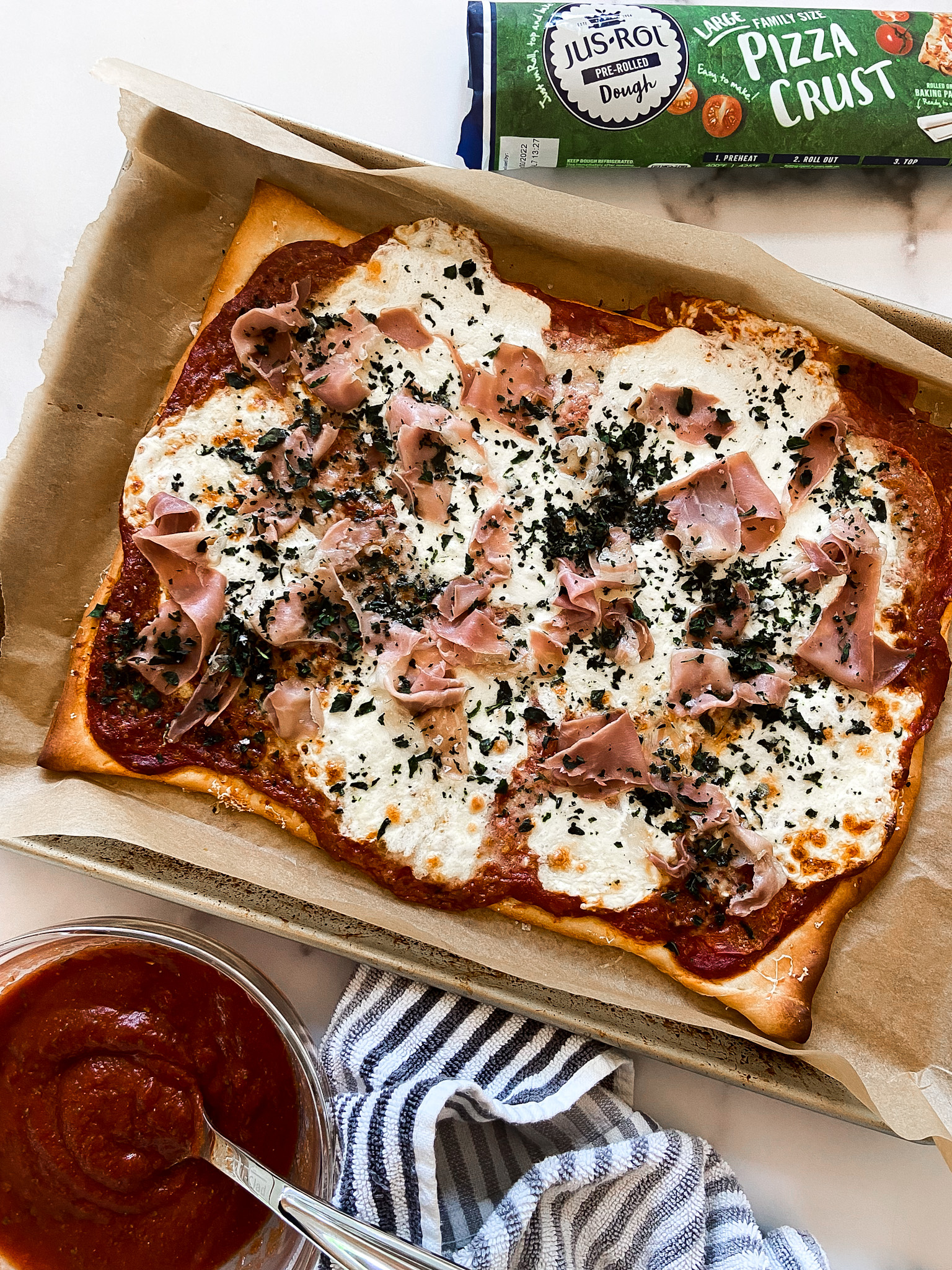 Easy Homemade Pizza Sauce With Prosciutto And Mozzarella Cheese ...