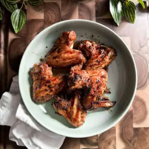 oven baked chicken wings- Crispy Oven Baked Chicken Wings Appetizers, Cooking method, Oven Baked oven baked chicken wings Baking Powder |Black Pepper |Brown Sugar |Garlic Powder |hot sauce