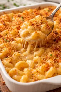 Creamy macaroni and cheese close-up