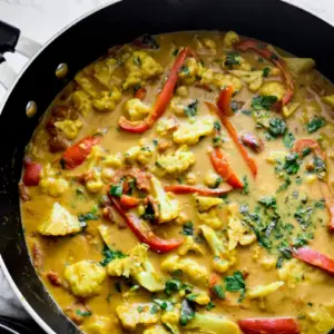 cauliflower curry- Vegan Cauliflower Curry Vegan, Cooking method, One Pan Plan cauliflower curry Cashews |Cauliflower |Chickpeas |Cilantro |Full Fat Coconut Milk