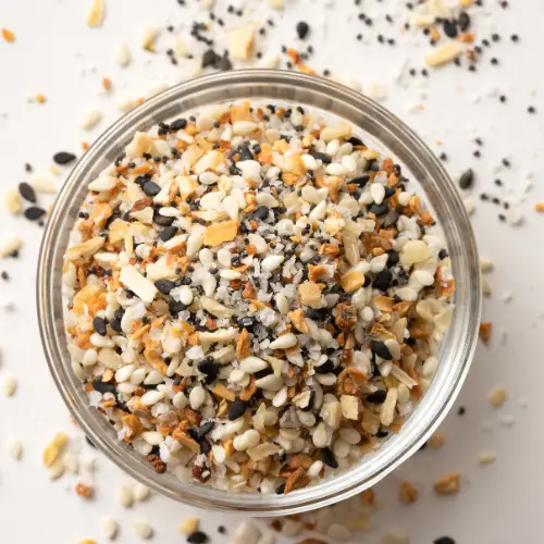 Everything bagel seasoning recipes for bagels, toast, eggs, and savory finishes. Featuring cinnamon raisin bagels